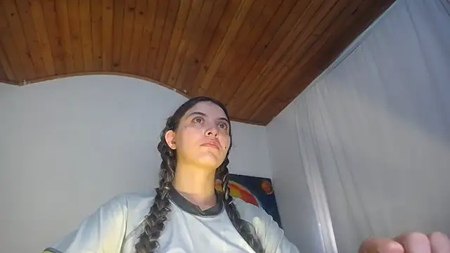 Snapshot of mariecam420 chatting on 19, 10, 2025 mariecam420 online show from 19, 10, 2025