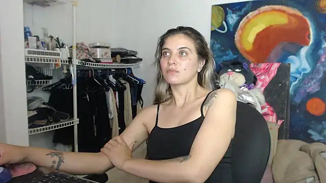 Snapshot of mariecam420 chatting on 24, 10, 2025 mariecam420 online show from 24, 10, 2025