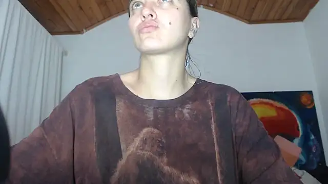 Snapshot of mariecam420 chatting on 3, 11, 2025 mariecam420 online show from 3, 11, 2025