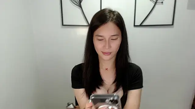 AmazingLuchie online show from 5, 3, 2026