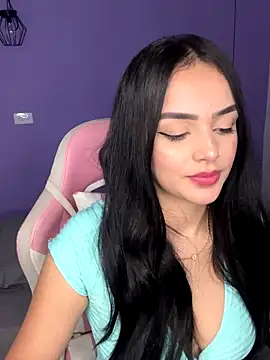 Snapshot of anniehart chatting on 4, 11, 2025 anniehart online show from 4, 11, 2025