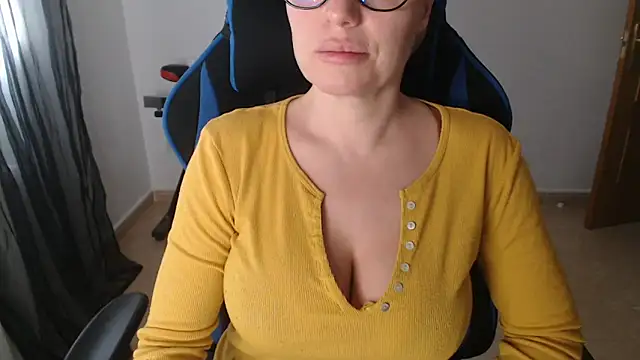 LARACRUZ30 online show from 3, 3, 2026