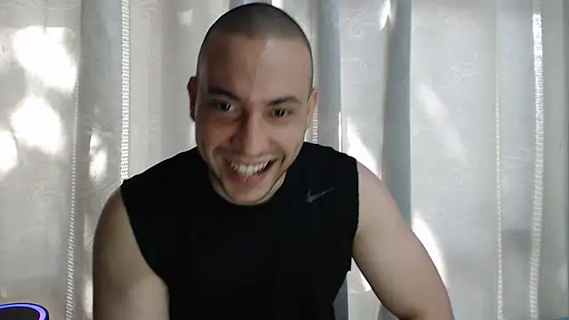 Snapshot of Armando_2002 chatting on 7, 11, 2025 Armando 2002 online show from 7, 11, 2025