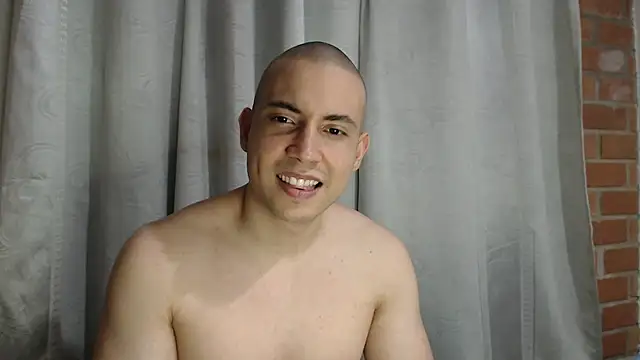 Snapshot of Armando_2002 chatting on 13, 11, 2025 Armando 2002 online show from 13, 11, 2025