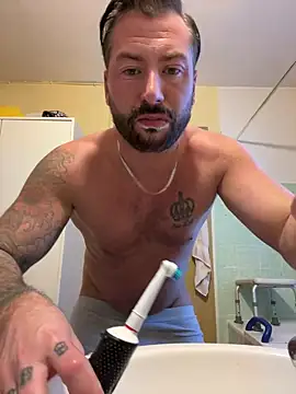 Snapshot of 2guysforu chatting on 17, 2, 2025 2guysforu online show from 17, 2, 2025