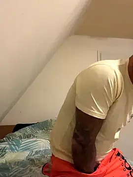 Snapshot of 2guysforu chatting on 10, 9, 2025 2guysforu online show from 10, 9, 2025