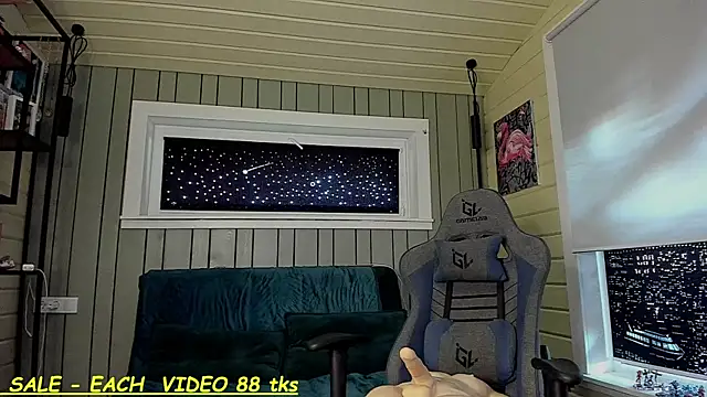 Snapshot of SandyChris chatting on 28, 9, 2025 SandyChris online show from 28, 9, 2025