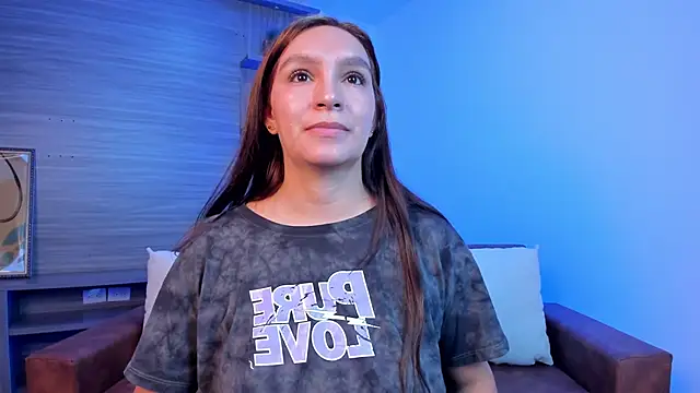 miataylorr1 online show from 18, 2, 2025