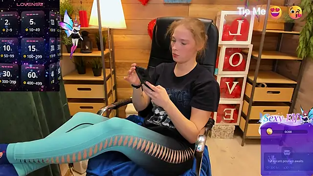 Snapshot of _fiona_Love chatting on 2, 3, 2025  fiona Love online show from 2, 3, 2025