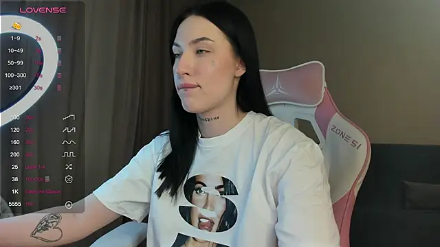 JenniferQueen11 online show from 11, 1, 2025