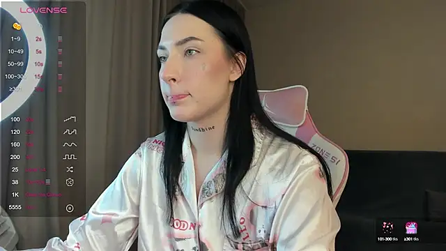 JenniferQueen11 online show from 12, 1, 2025