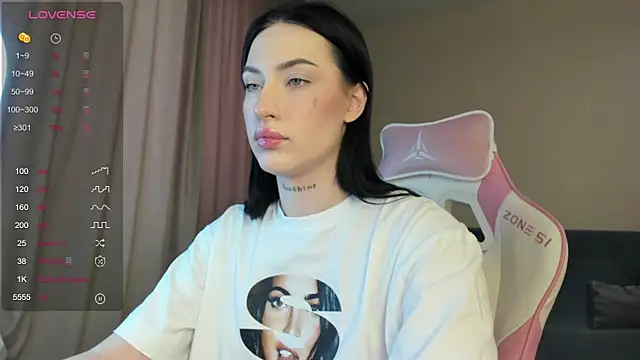 JenniferQueen11 online show from 16, 1, 2025