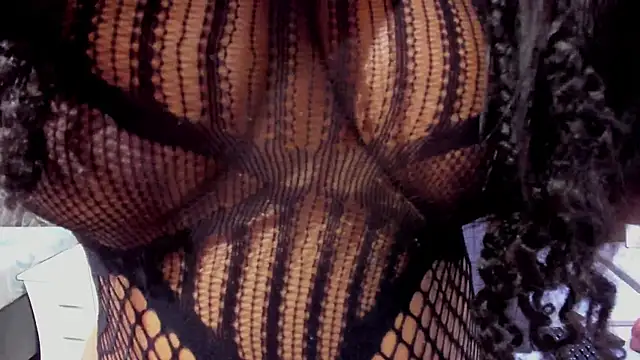 Snapshot of HellenJohansson chatting on 12, 11, 2025 HellenJohansson online show from 12, 11, 2025