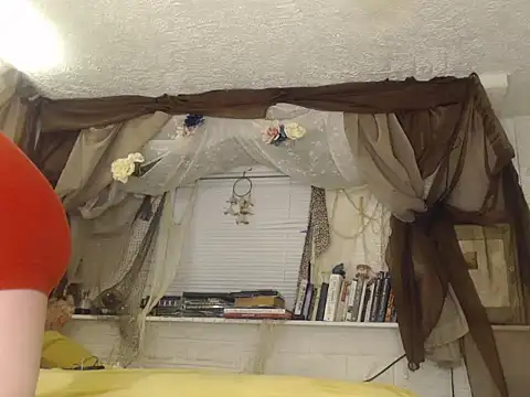 Snapshot of MaxiMillz chatting on 7, 2, 2026 MaxiMillz online show from 7, 2, 2026