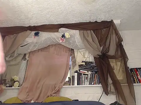 Snapshot of MaxiMillz chatting on 18, 3, 2026 MaxiMillz online show from 18, 3, 2026