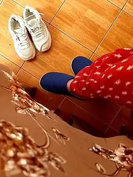 feet toes online show from 30, 10, 2025