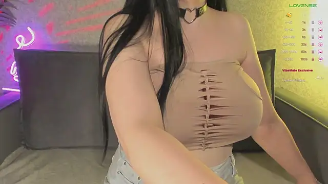 ReinaKousaka online show from 2, 2, 2026