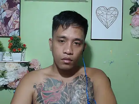 Snapshot of Thyler08 chatting on 14, 12, 2025 Thyler08 online show from 14, 12, 2025