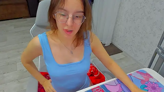 Snapshot of c_arina_x chatting on 28, 9, 2025 c arina x online show from 28, 9, 2025