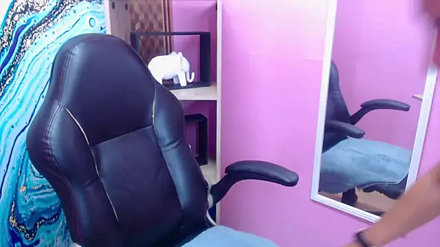 Amy Ronan online show from 15, 10, 2025