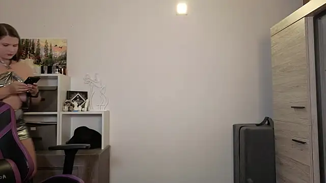 Snapshot of TinniAngel chatting on 1, 10, 2025 TinniAngel online show from 1, 10, 2025