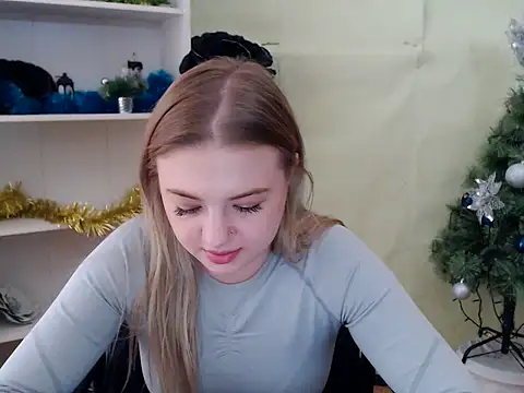 Snapshot of CrazyGloria chatting on 5, 12, 2024 CrazyGloria online show from 5, 12, 2024
