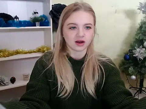 Snapshot of CrazyGloria chatting on 23, 12, 2024 CrazyGloria online show from 23, 12, 2024