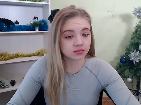 Snapshot of CrazyGloria chatting on 4, 1, 2025 CrazyGloria online show from 4, 1, 2025