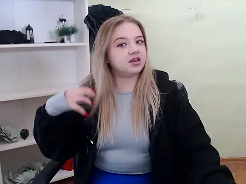 Snapshot of CrazyGloria chatting on 7, 2, 2025 CrazyGloria online show from 7, 2, 2025