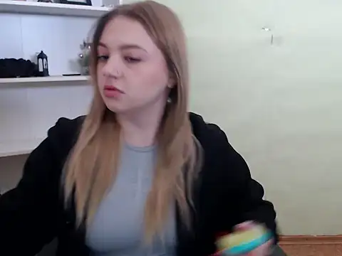 Snapshot of CrazyGloria chatting on 9, 2, 2025 CrazyGloria online show from 9, 2, 2025