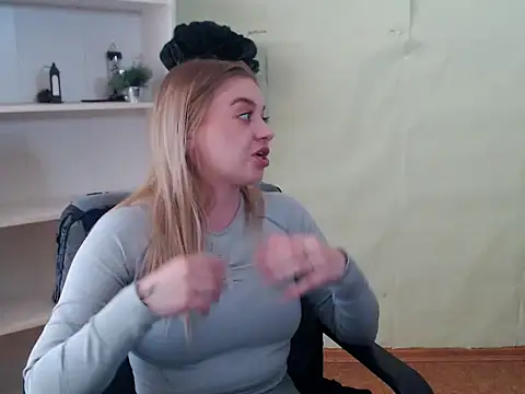 Snapshot of CrazyGloria chatting on 20, 3, 2025 CrazyGloria online show from 20, 3, 2025