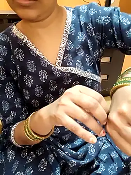 Snapshot of Diya_143 chatting on 10, 11, 2025 Diya 143 online show from 10, 11, 2025