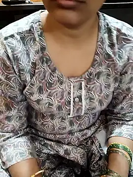 Snapshot of Diya_143 chatting on 12, 11, 2025 Diya 143 online show from 12, 11, 2025