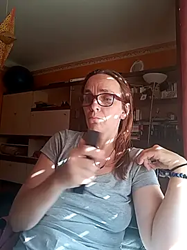 Snapshot of Dettybitch40 chatting on 11, 9, 2025 Dettybitch40 online show from 11, 9, 2025