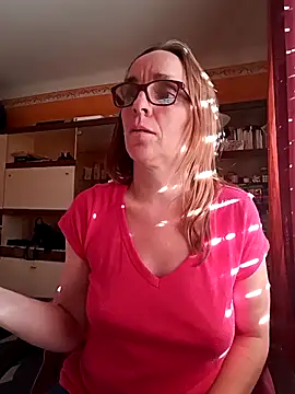 Snapshot of Dettybitch40 chatting on 18, 9, 2025 Dettybitch40 online show from 18, 9, 2025