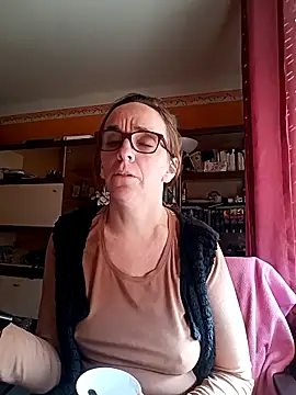 Snapshot of Dettybitch40 chatting on 21, 10, 2025 Dettybitch40 online show from 21, 10, 2025