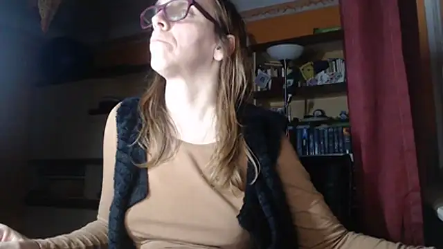 Snapshot of Dettybitch40 chatting on 31, 10, 2025 Dettybitch40 online show from 31, 10, 2025