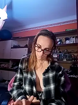 Snapshot of Dettybitch40 chatting on 6, 11, 2025 Dettybitch40 online show from 6, 11, 2025