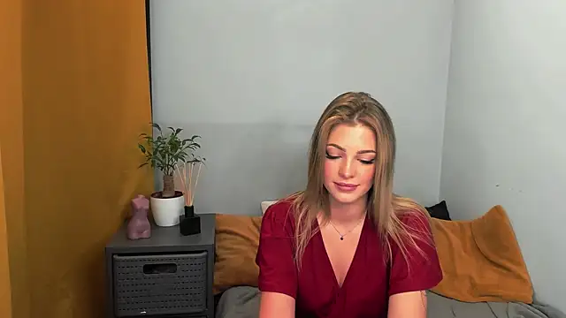 Snapshot of LilyBlondee chatting on 1, 2, 2025 LilyBlondee online show from 1, 2, 2025