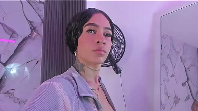 LARAA CROFT online show from 2, 10, 2025