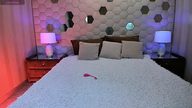 XLindaMilfX online show from 20, 2, 2026