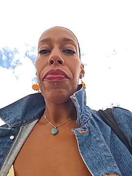 Goldenlace online show from 10, 9, 2025