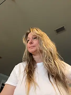 Snapshot of Vivian_MayXxX chatting on 27, 3, 2026 Vivian MayXxX online show from 27, 3, 2026