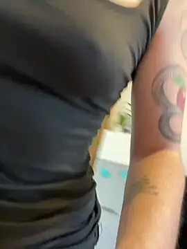 Snapshot of Daisy_Michto_Officiel chatting on 13, 2, 2025 Daisy Michto Officiel online show from 13, 2, 2025