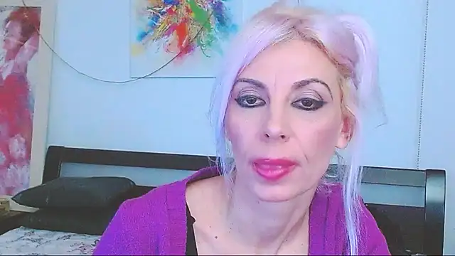 HoneyLara online show from 4, 2, 2025