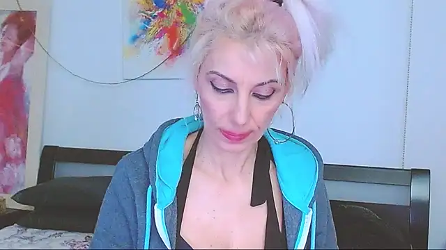 HoneyLara online show from 8, 2, 2025