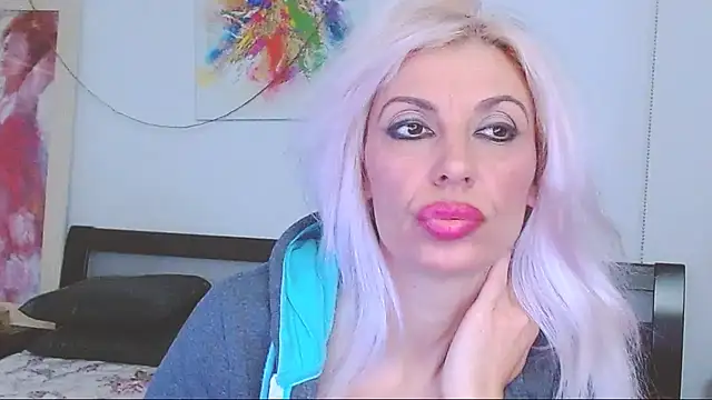 HoneyLara online show from 9, 2, 2025