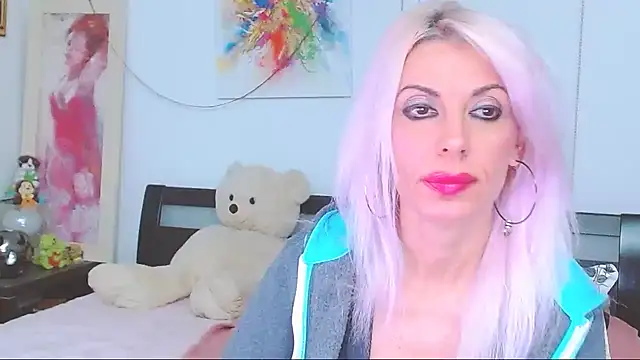 HoneyLara online show from 26, 10, 2025