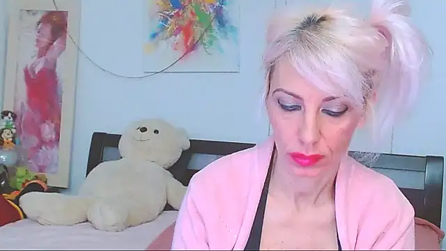 HoneyLara online show from 13, 12, 2025