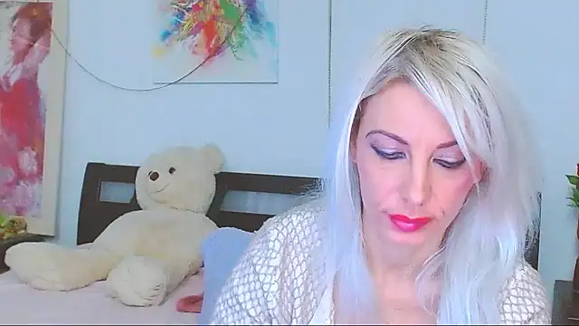 HoneyLara online show from 9, 1, 2026